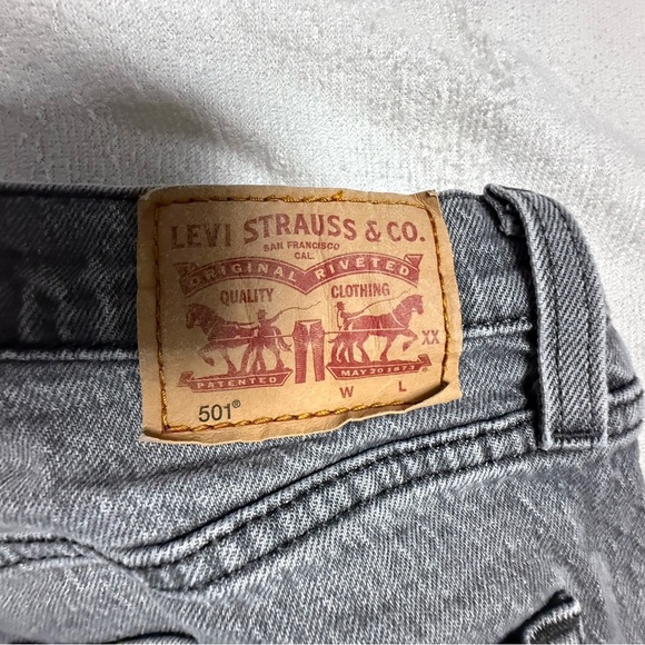 Woman’s Levi 501 straight - Picture 5 of 15